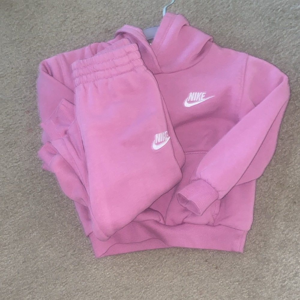 Nike girls pink sweatsuit 3T